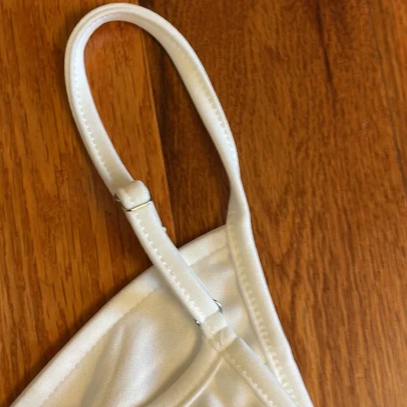 Shein midriff v-neck top size medium darts in front crop top cream - Picture 6 of 6